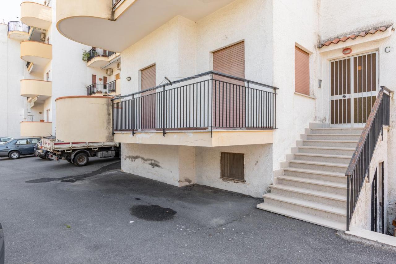 Giardini Naxos Apartment With Terrace Near The Sea Екстер'єр фото